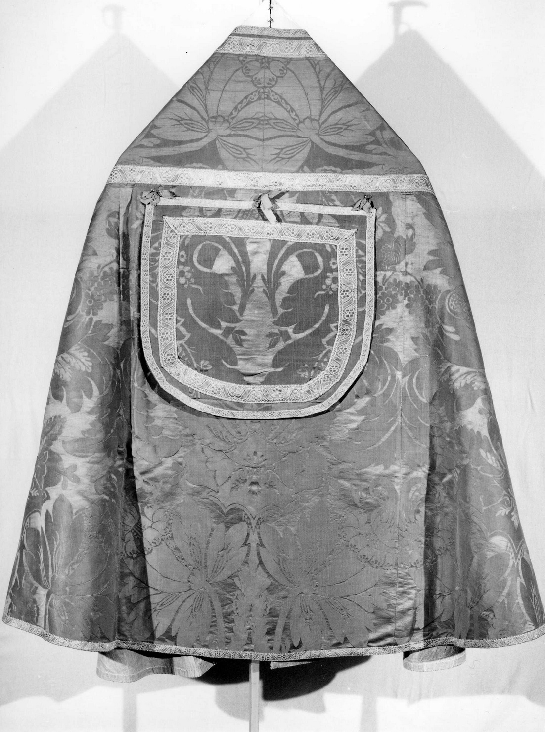 piviale, opera isolata - manifattura italiana (secondo quarto sec. XIX)