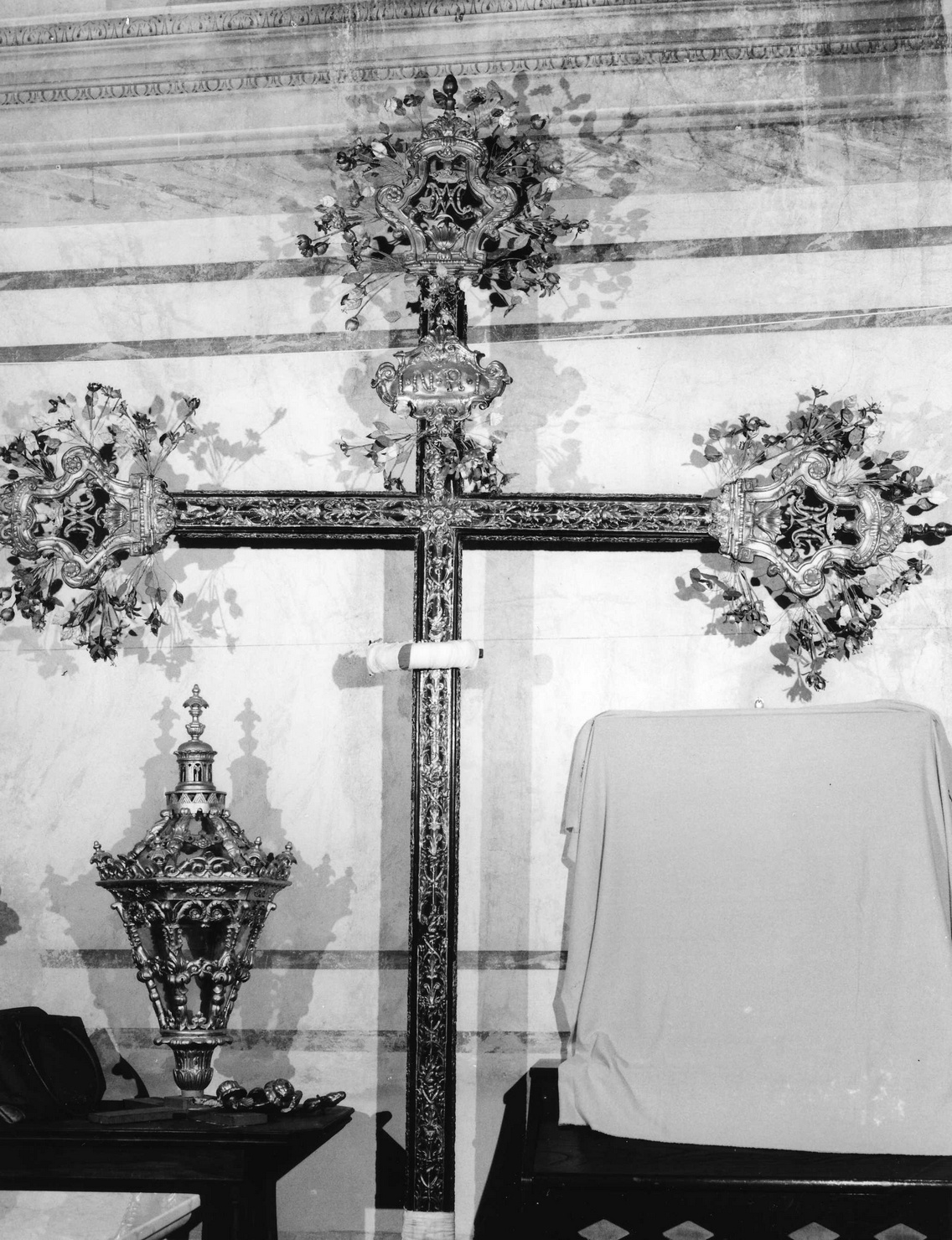 croce processionale, opera isolata - bottega genovese (prima metà sec. XVIII, sec. XIX)