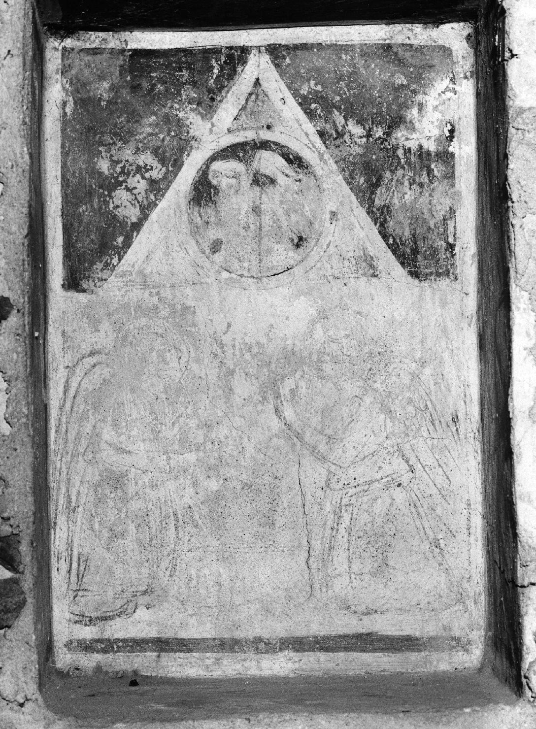 due angeli in adorazione del Santissimo (dipinto murale, ciclo) di Maestro di Bastia d'Albenga (ultimo quarto sec. XIV)