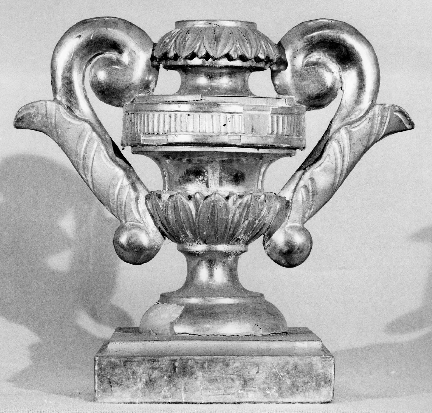 vaso d'altare con composizione floreale, opera isolata - produzione ligure (prima metà sec. XIX)