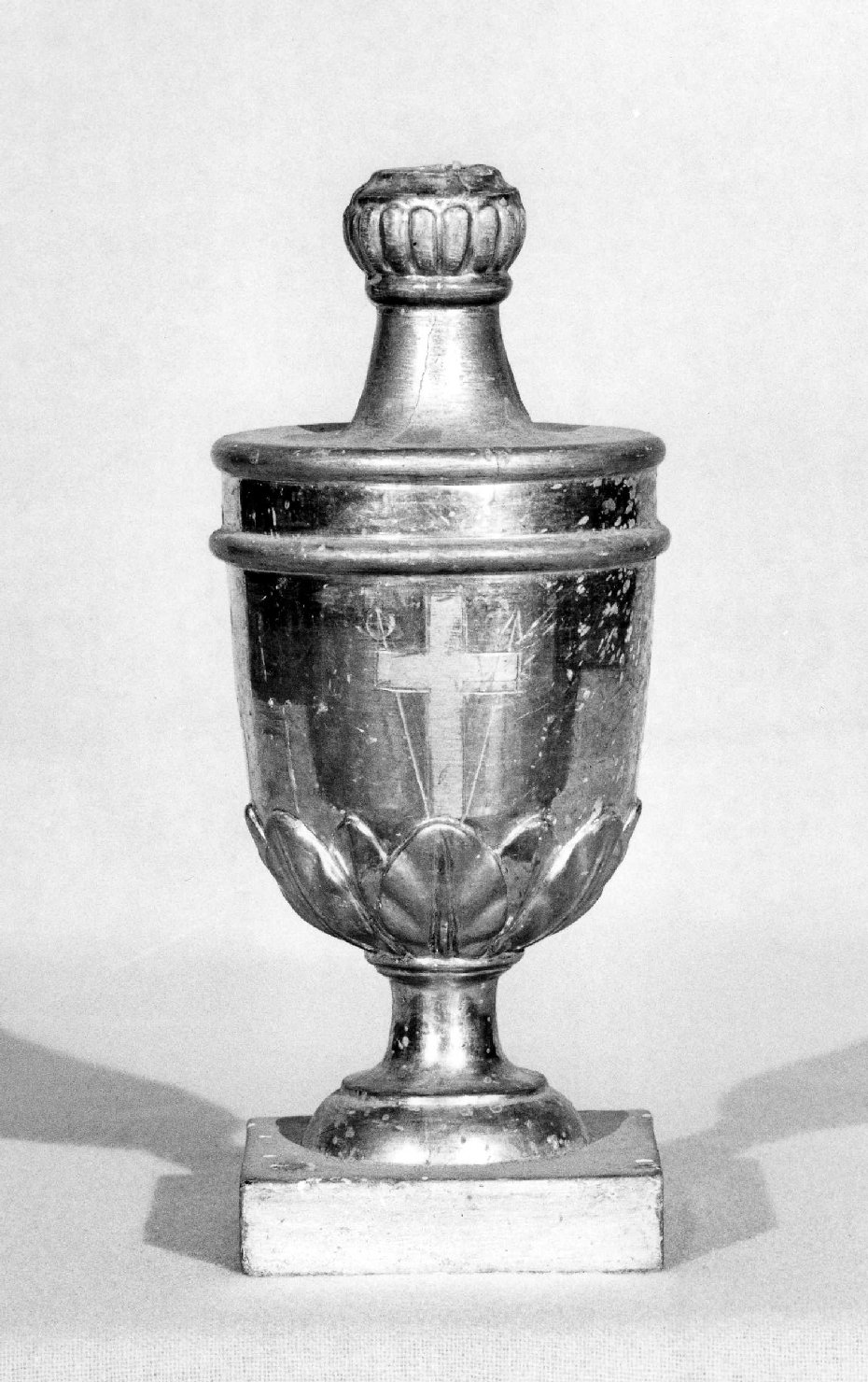 vaso d'altare con composizione floreale, serie - produzione ligure (prima metà sec. XIX)