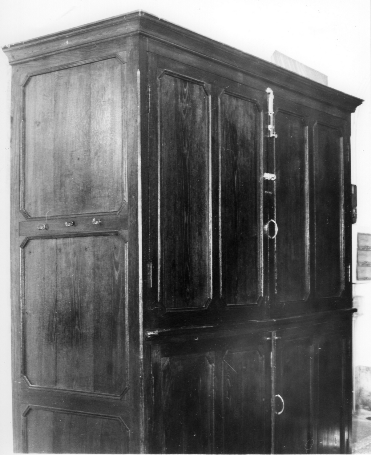 mobile da sacrestia, opera isolata - bottega ligure (fine/inizio secc. XIX/ XX)