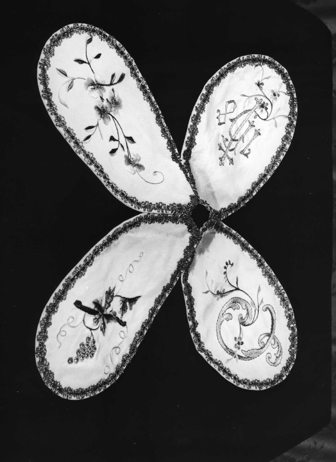 conopeo di pisside, opera isolata - ambito ligure (fine/inizio secc. XVIII/ XIX)