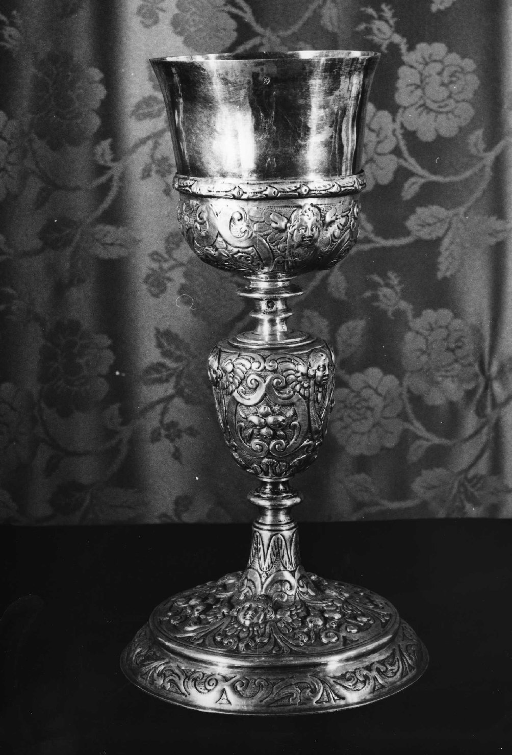 motivi decorativi con cespi di frutta e cherubini (calice, opera isolata) - produzione ligure (sec. XVII)