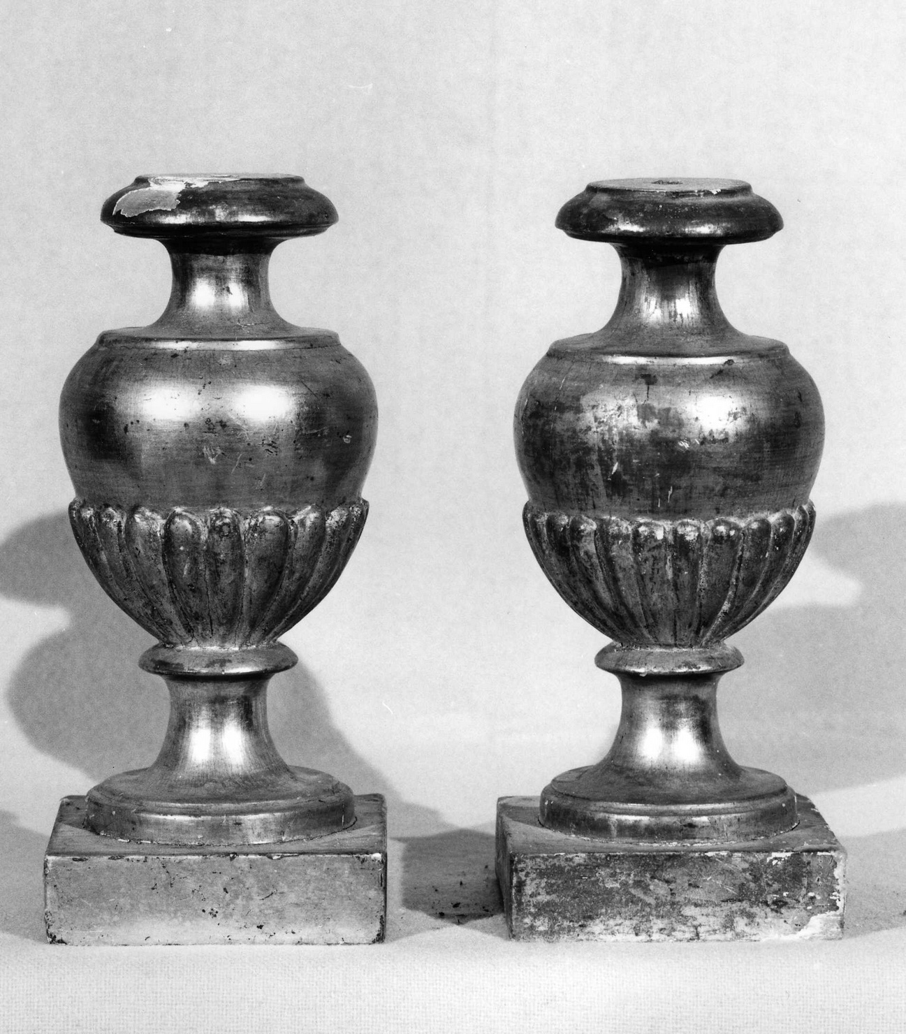 vaso d'altare con composizione floreale, serie - bottega ligure (prima metà sec. XIX)