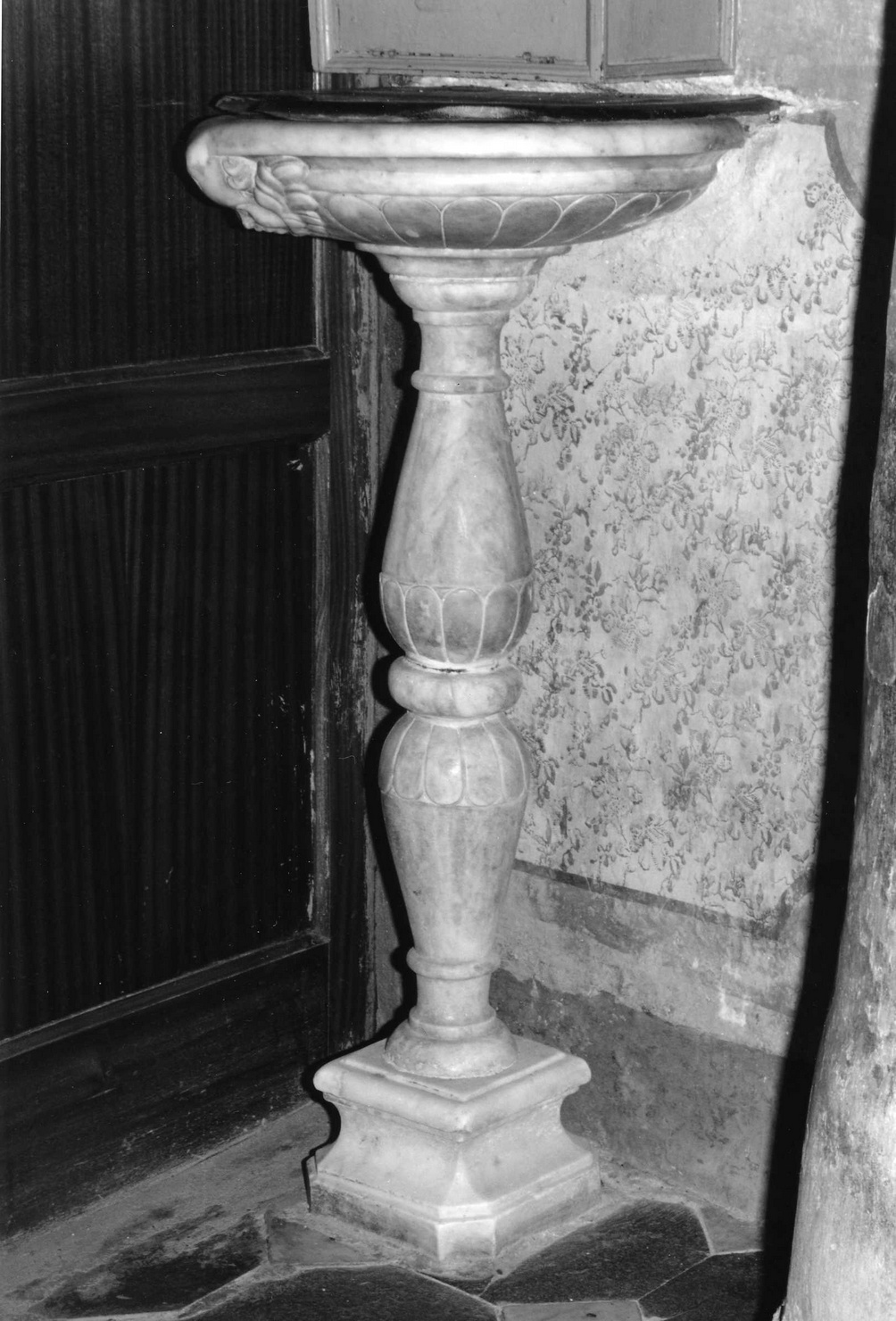 acquasantiera - a fusto, opera isolata - bottega ligure (sec. XVII)