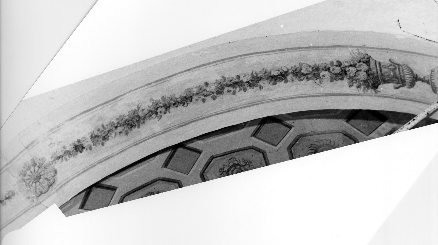 vaso con fiori (decorazione pittorica, elemento d'insieme) - bottega ligure (sec. XVIII)