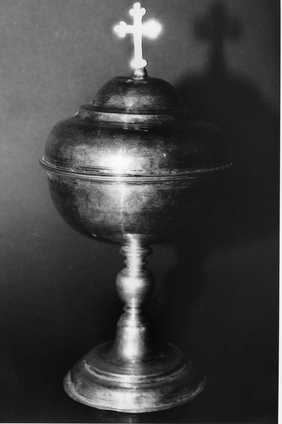 pisside, opera isolata - bottega genovese (seconda metà sec. XVII)