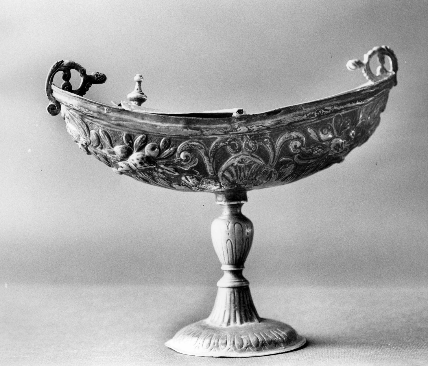 navicella portaincenso, elemento d'insieme - produzione genovese (fine/inizio secc. XVI/ XVII)