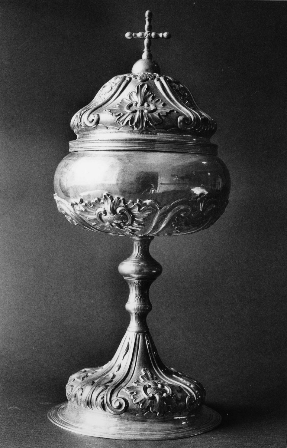 pisside, opera isolata - produzione genovese (secondo quarto sec. XVIII)