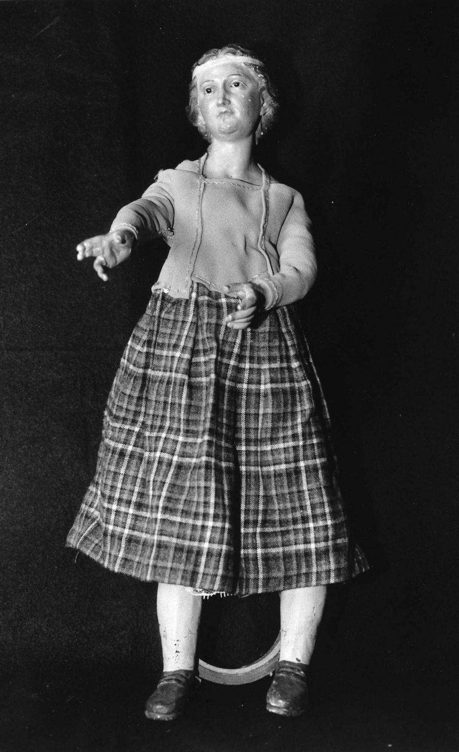 giovane donna (statuetta di presepio, elemento d'insieme) - manifattura napoletana (primo quarto sec. XIX)
