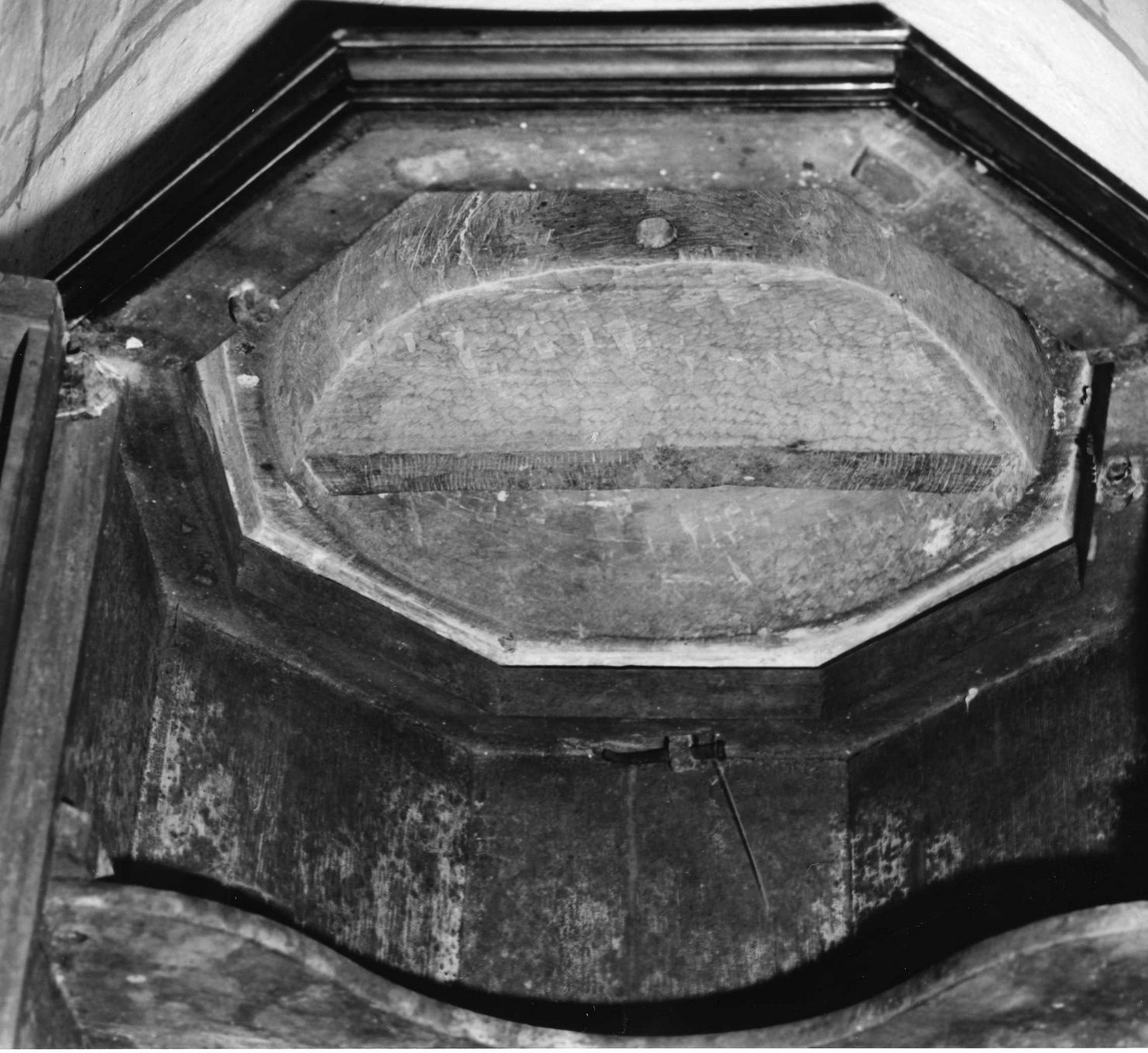 fonte battesimale, opera isolata - bottega ligure (sec. XVIII, sec. XIX)