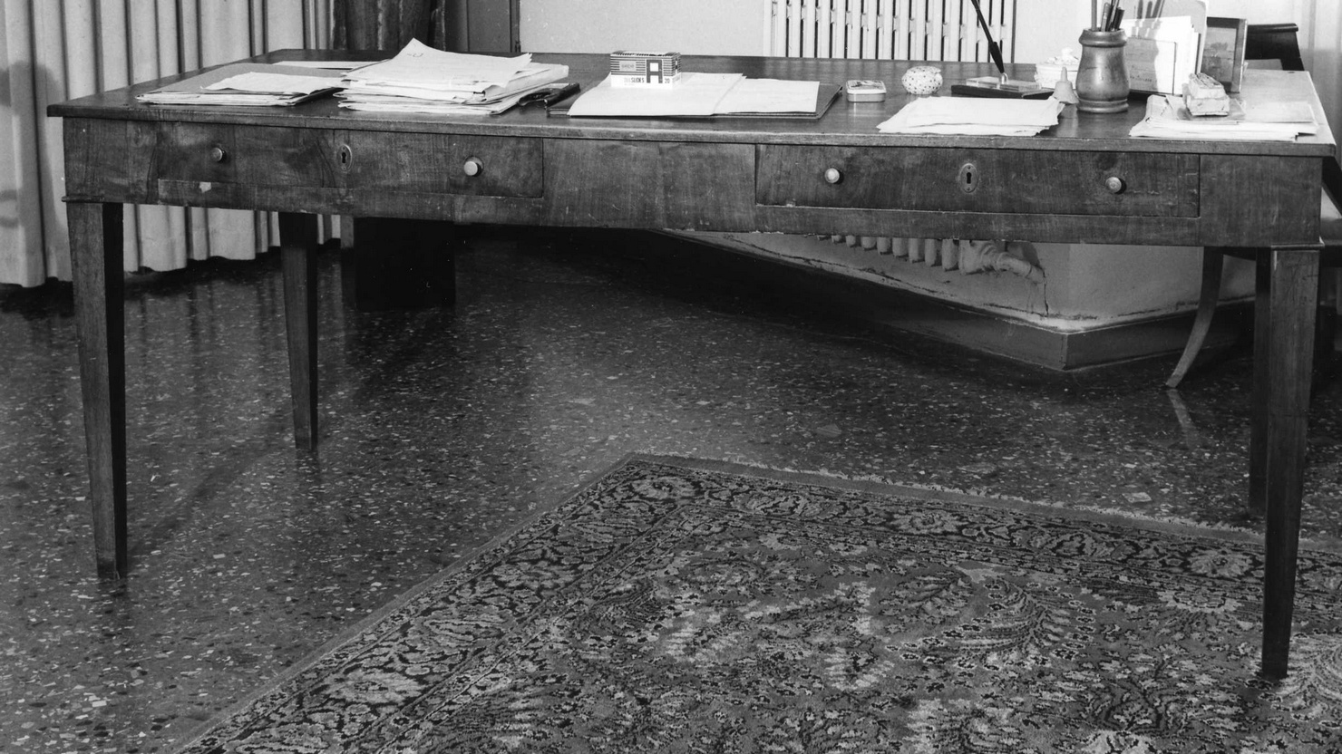 scrivania, opera isolata - bottega ligure (seconda metà sec. XIX)