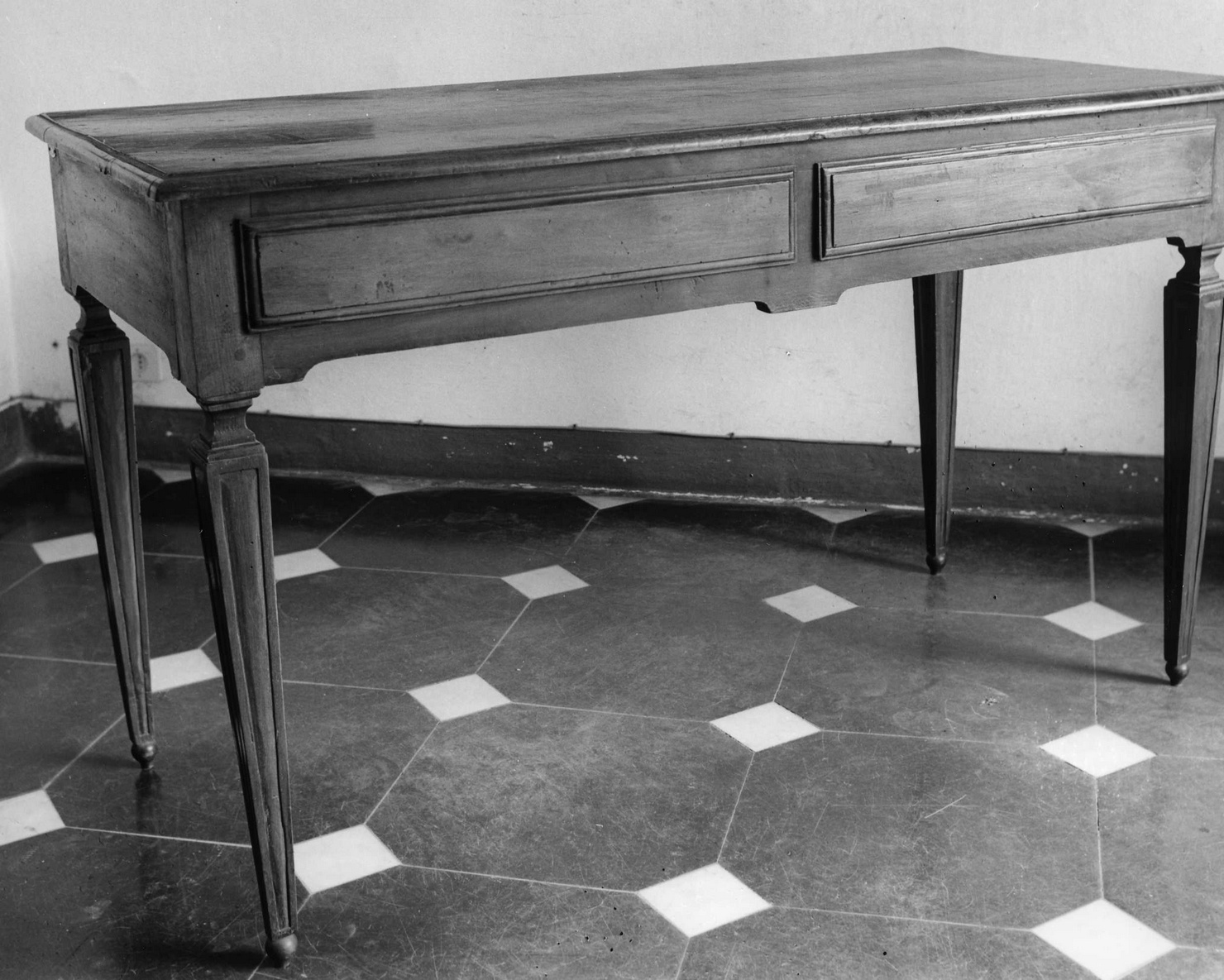 tavolo, opera isolata - bottega ligure (inizio sec. XIX)