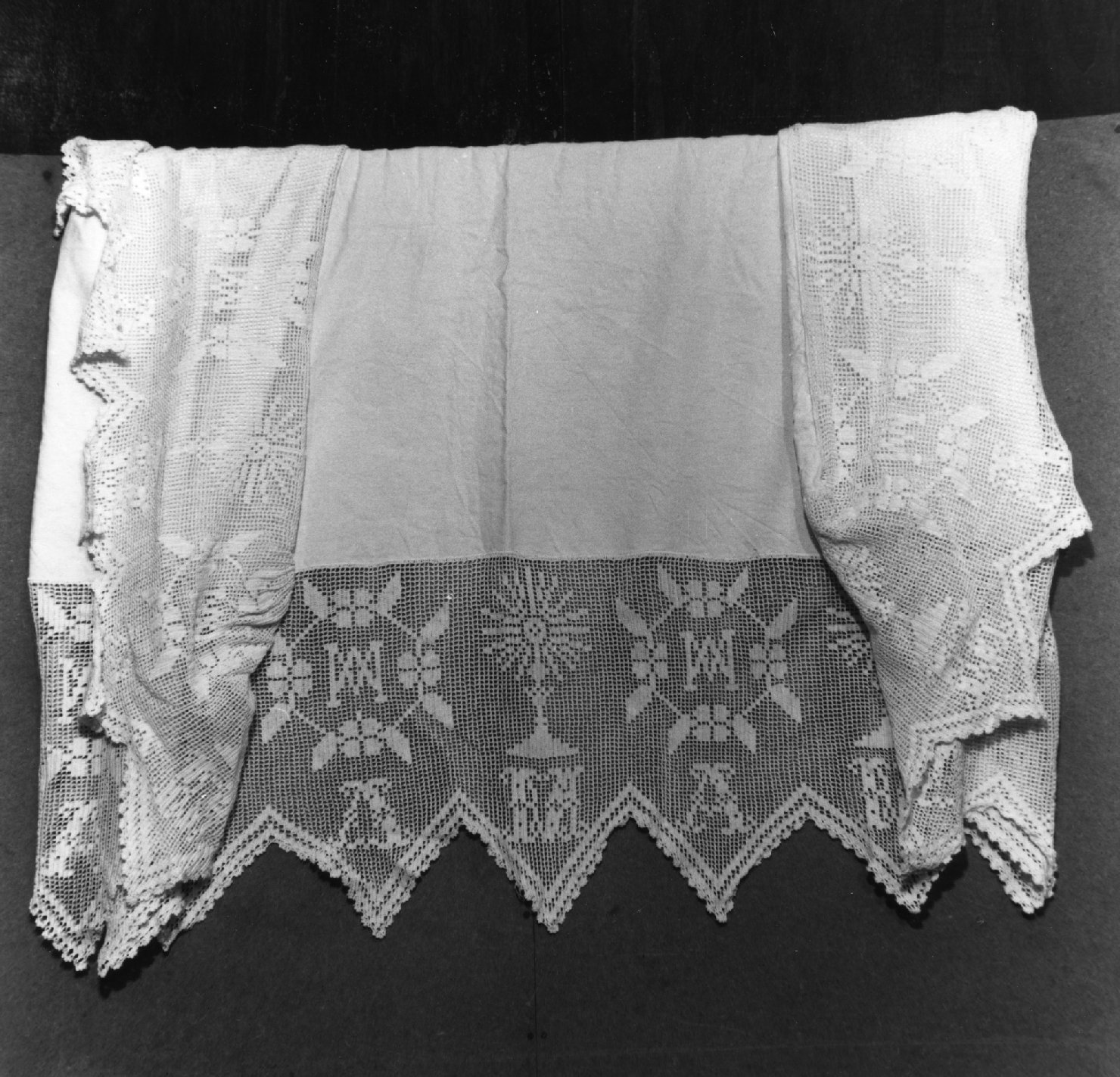 tovaglia d'altare - ambito ligure (sec. XIX)