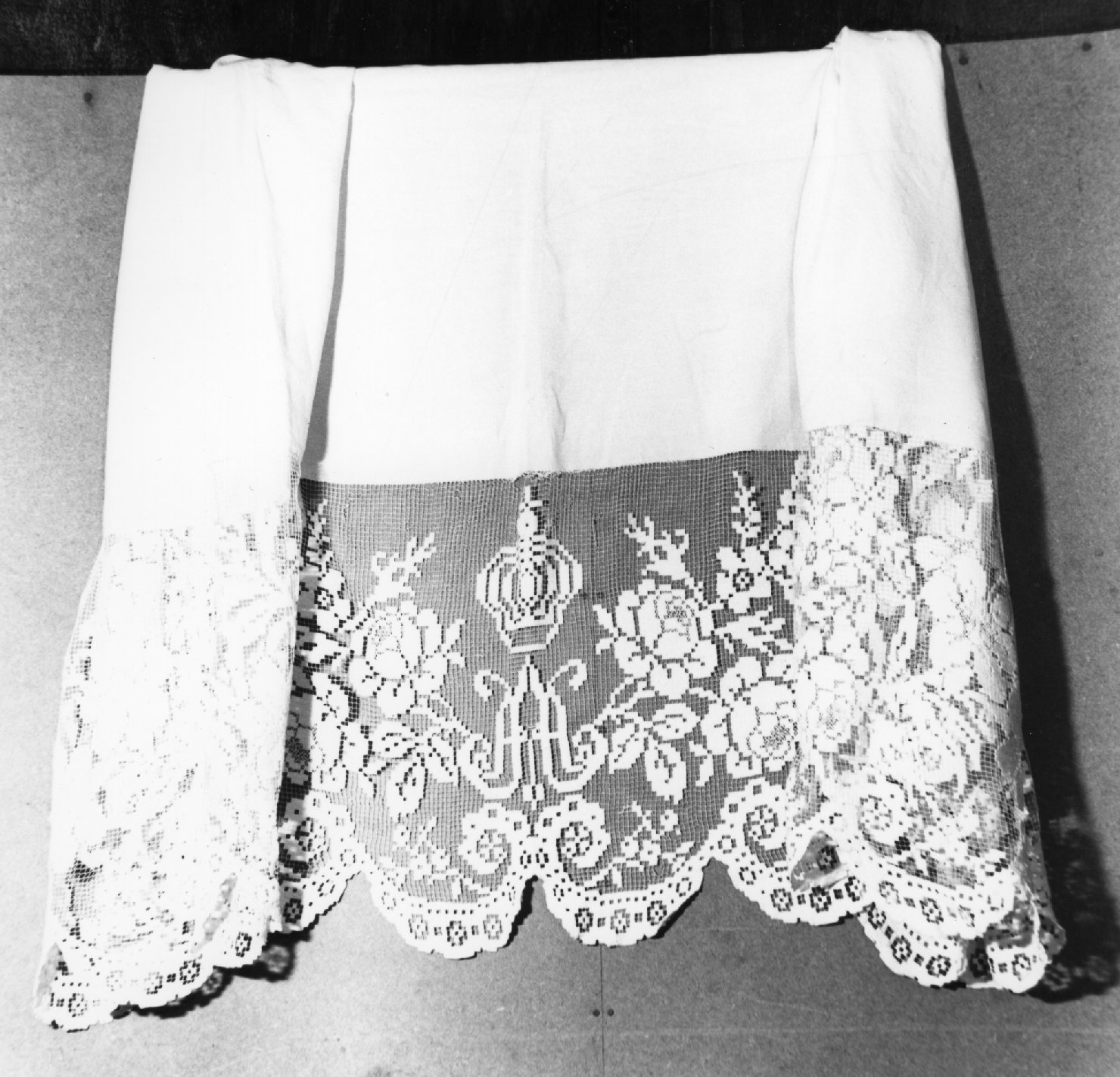 tovaglia d'altare - ambito ligure (sec. XIX)