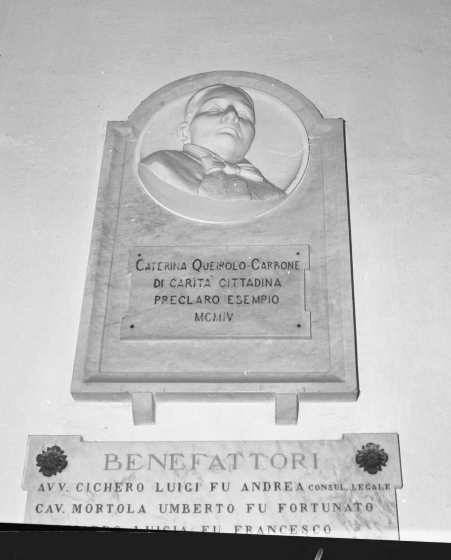 RITRATTO DI CATERINA QUEIROLO VEDOVA CARBONE (lapide commemorativa, opera isolata) di Cuoco Gaetano (sec. XX)