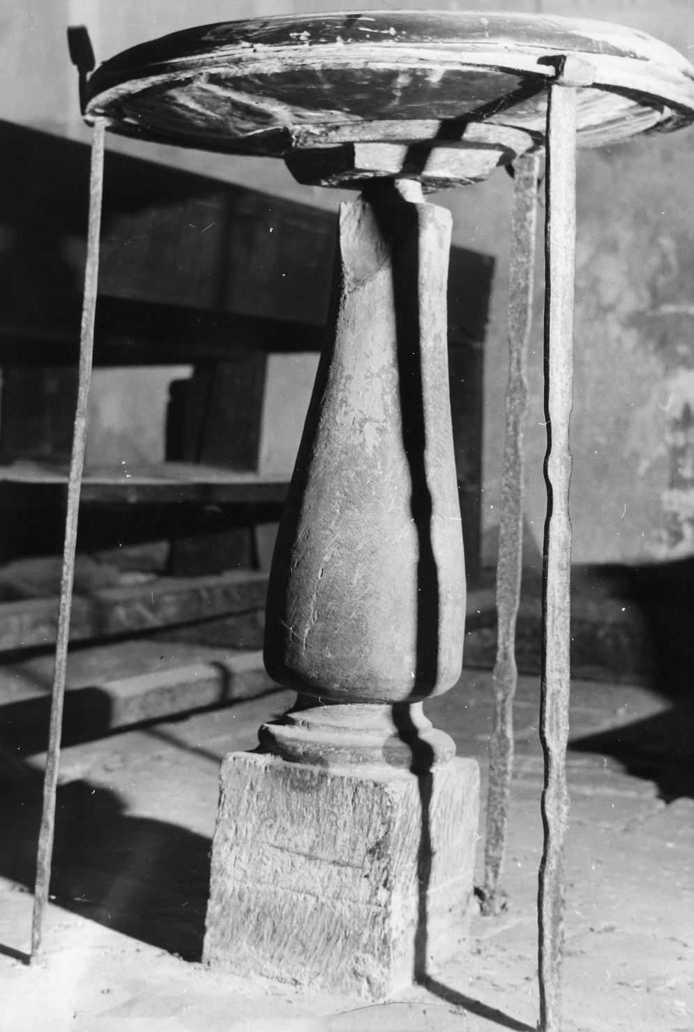 acquasantiera, opera isolata - bottega ligure (fine/inizio secc. XVIII/ XIX)