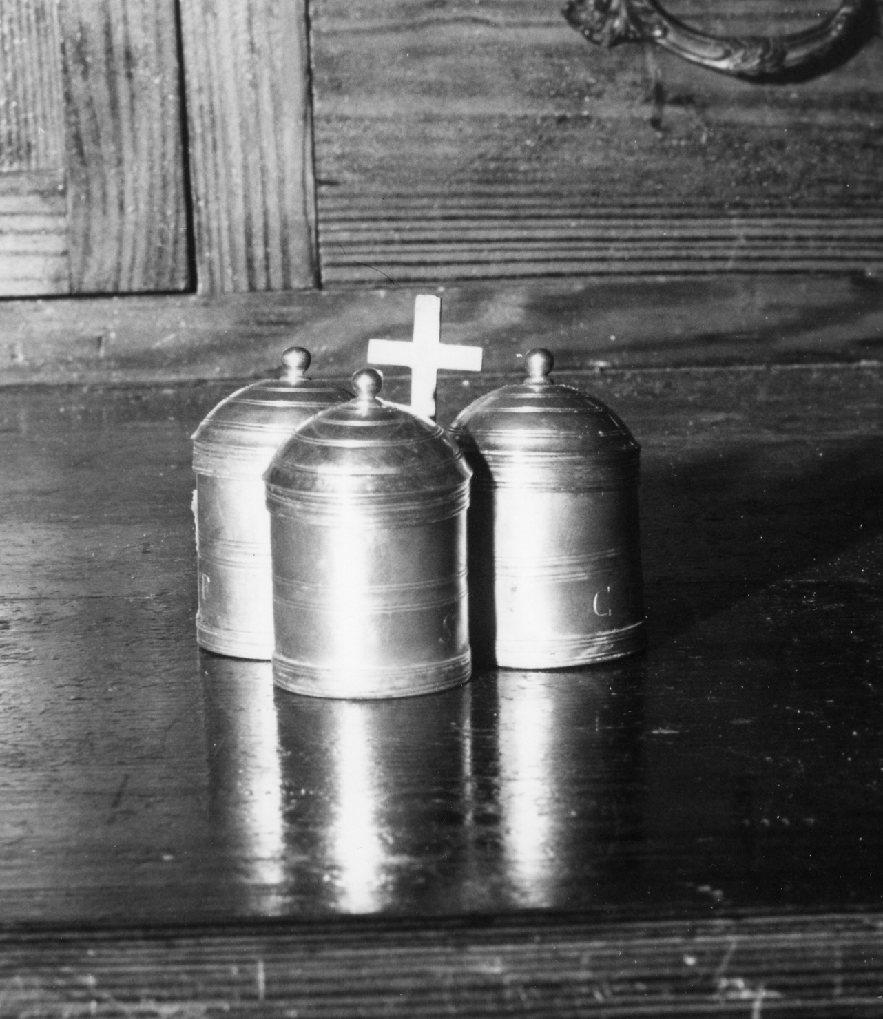 vasetti per oli santi, opera isolata - bottega genovese (sec. XVII)