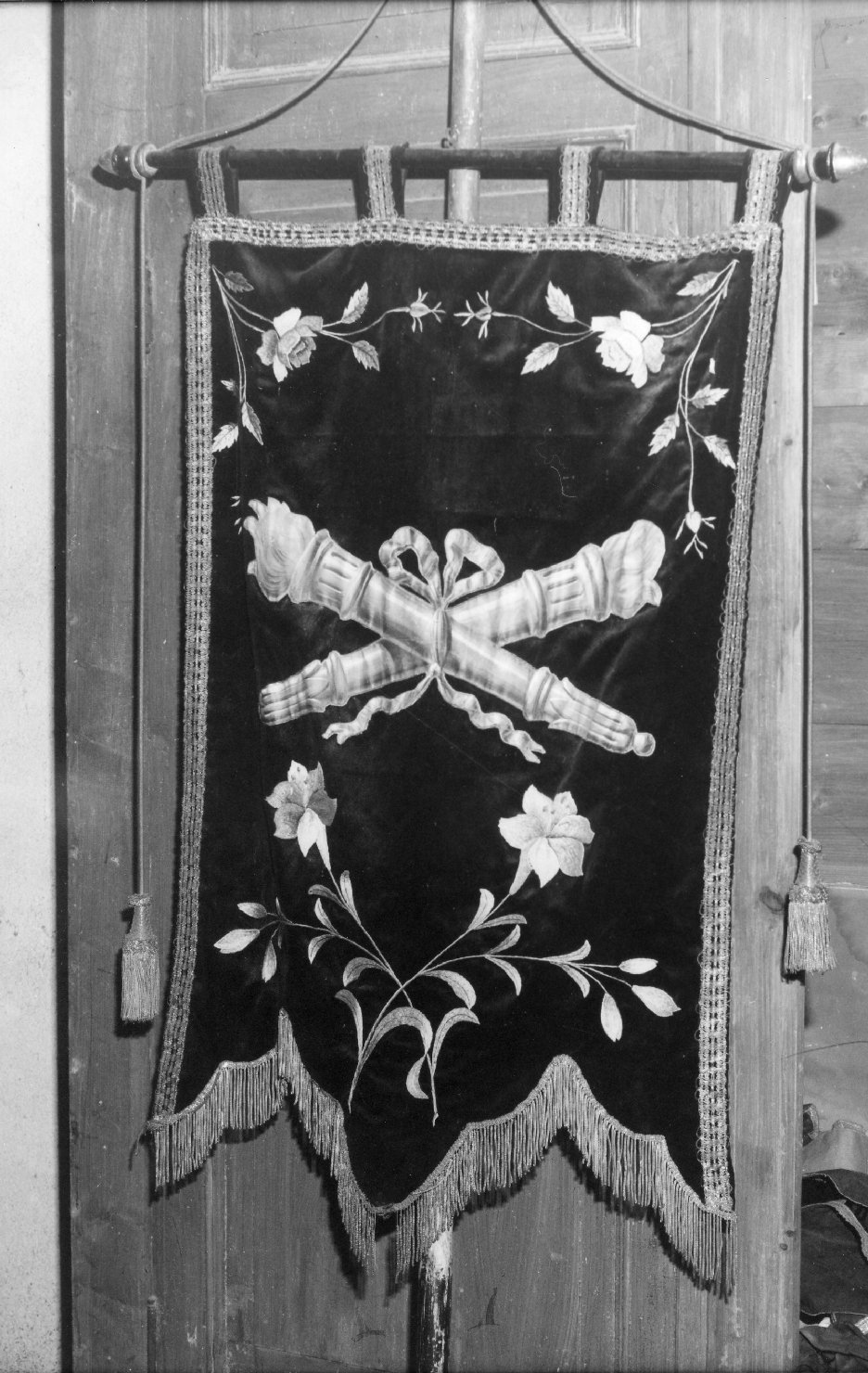 decorazione floreale (stendardo processionale, opera isolata) - produzione ligure (prima metà sec. XX)