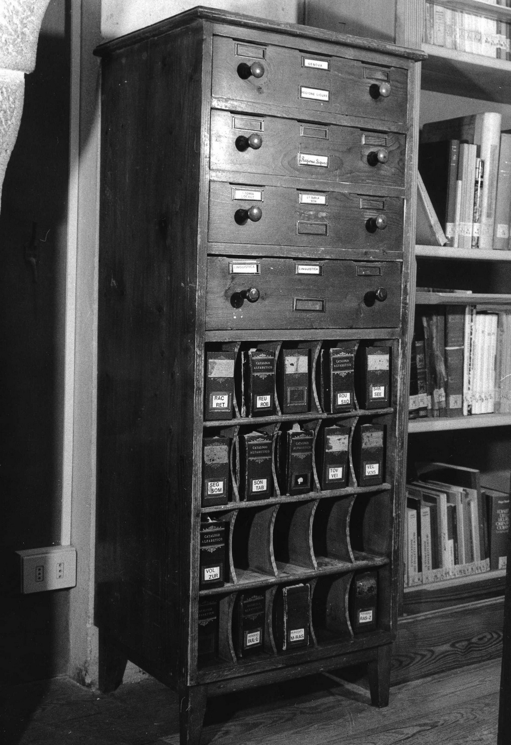 mobile, serie - bottega ligure (prima metà sec. XX)