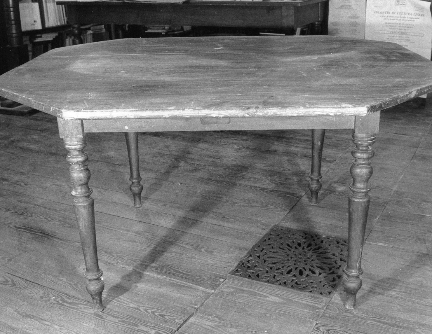 tavolo, opera isolata - bottega ligure (fine/inizio secc. XIX/ XX)