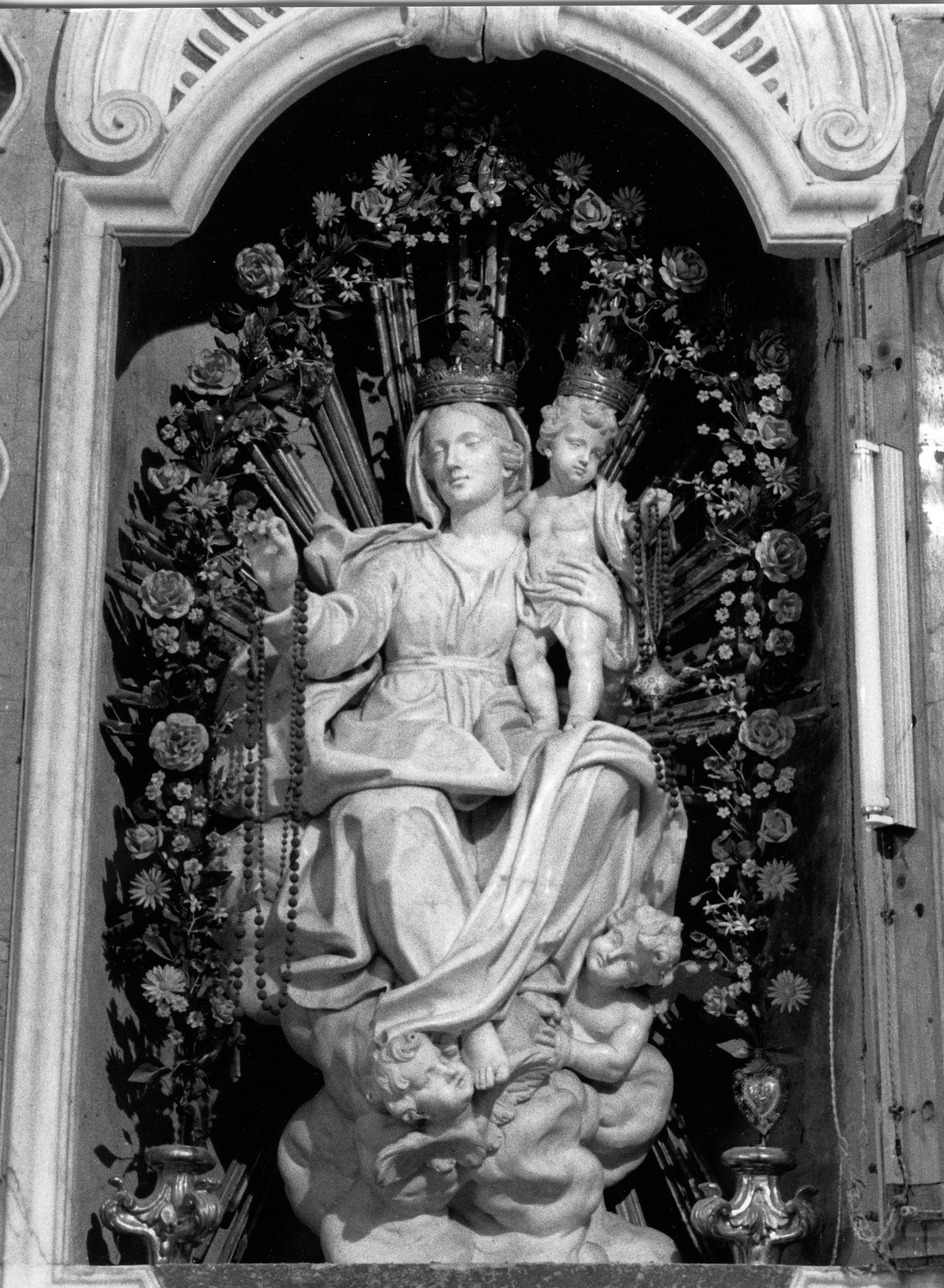 MADONNA DEL SANTISSIMO ROSARIO, Madonna con Bambino (statua, opera isolata) di Bocciardo Pasquale (attribuito) (seconda metà sec. XVIII)