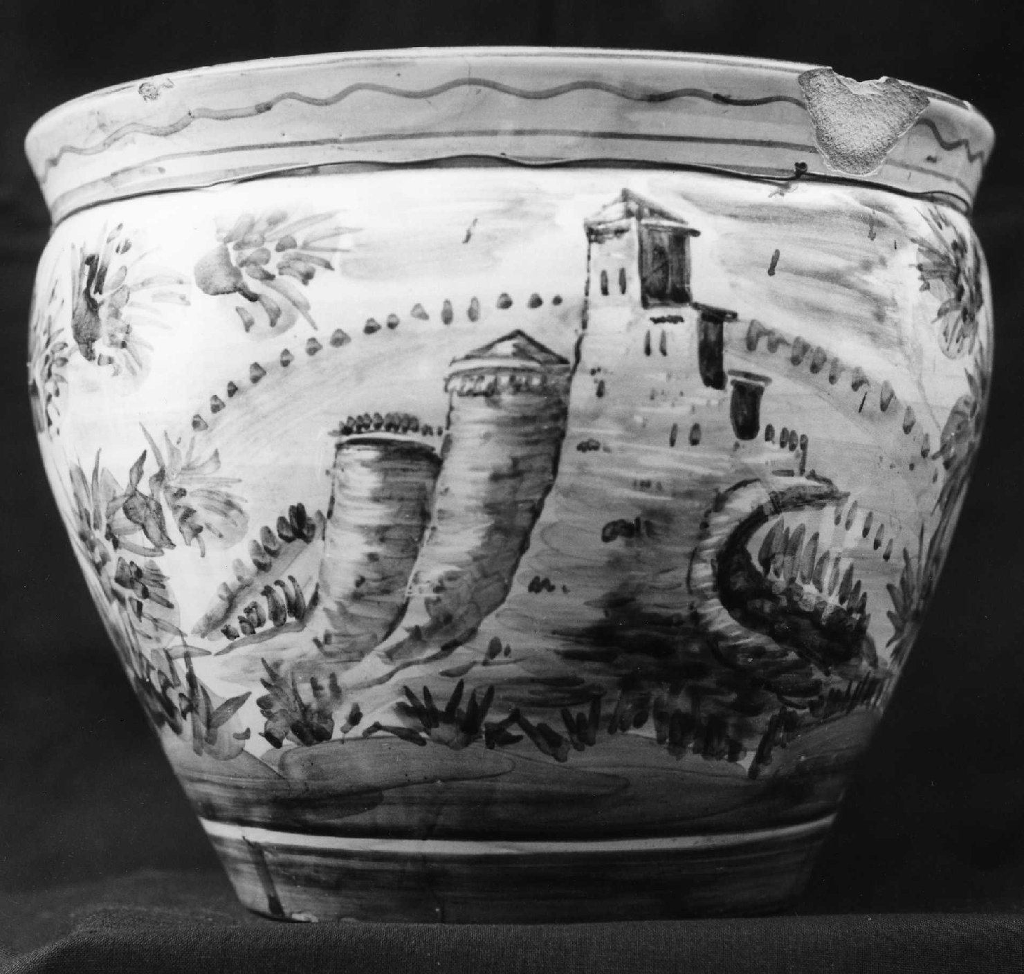 vaso di Rossi Bartolomeo - manifattura savonese (prima metà sec. XX)