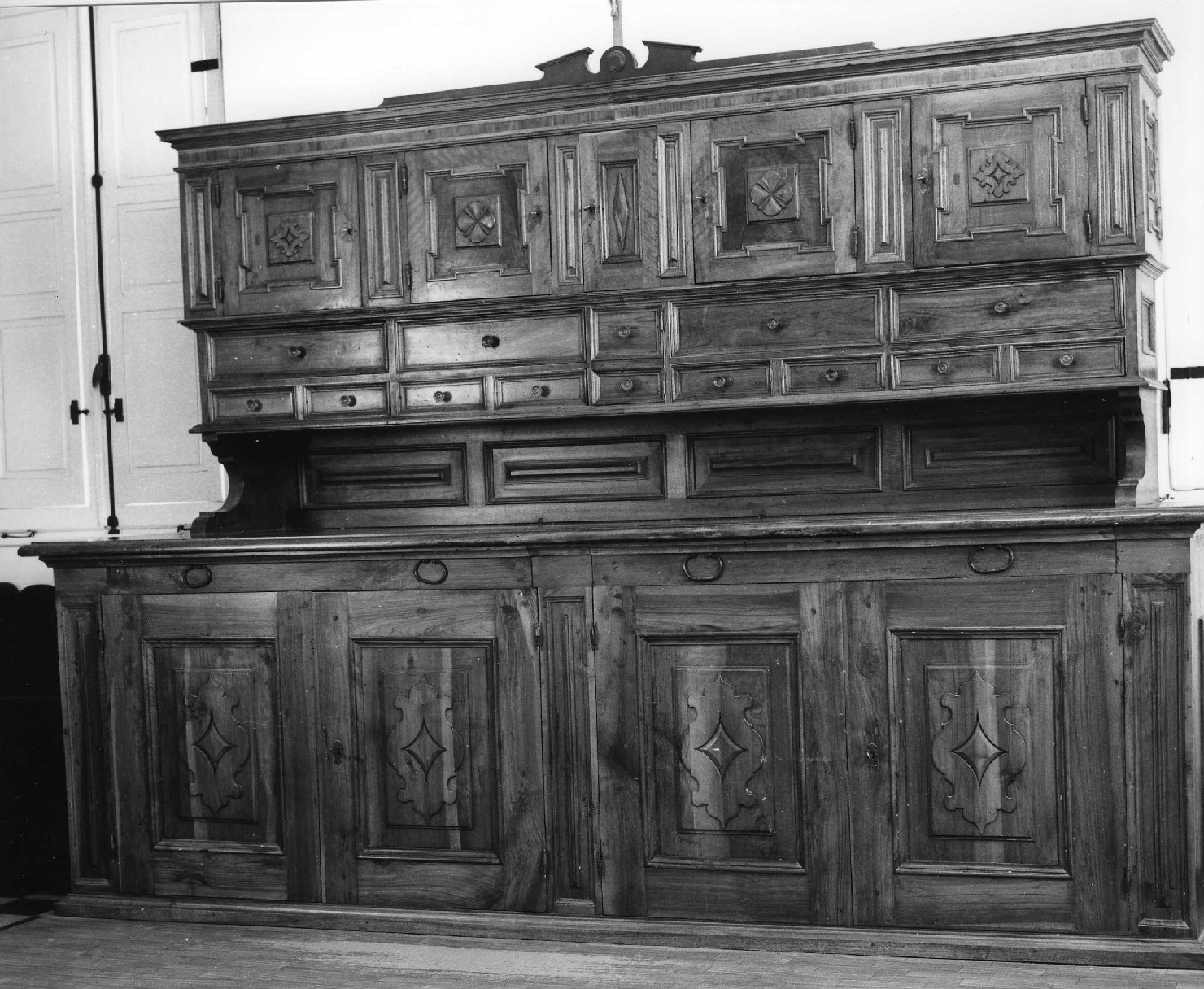 credenza con alzata - manifattura ligure (fine sec. XVII)