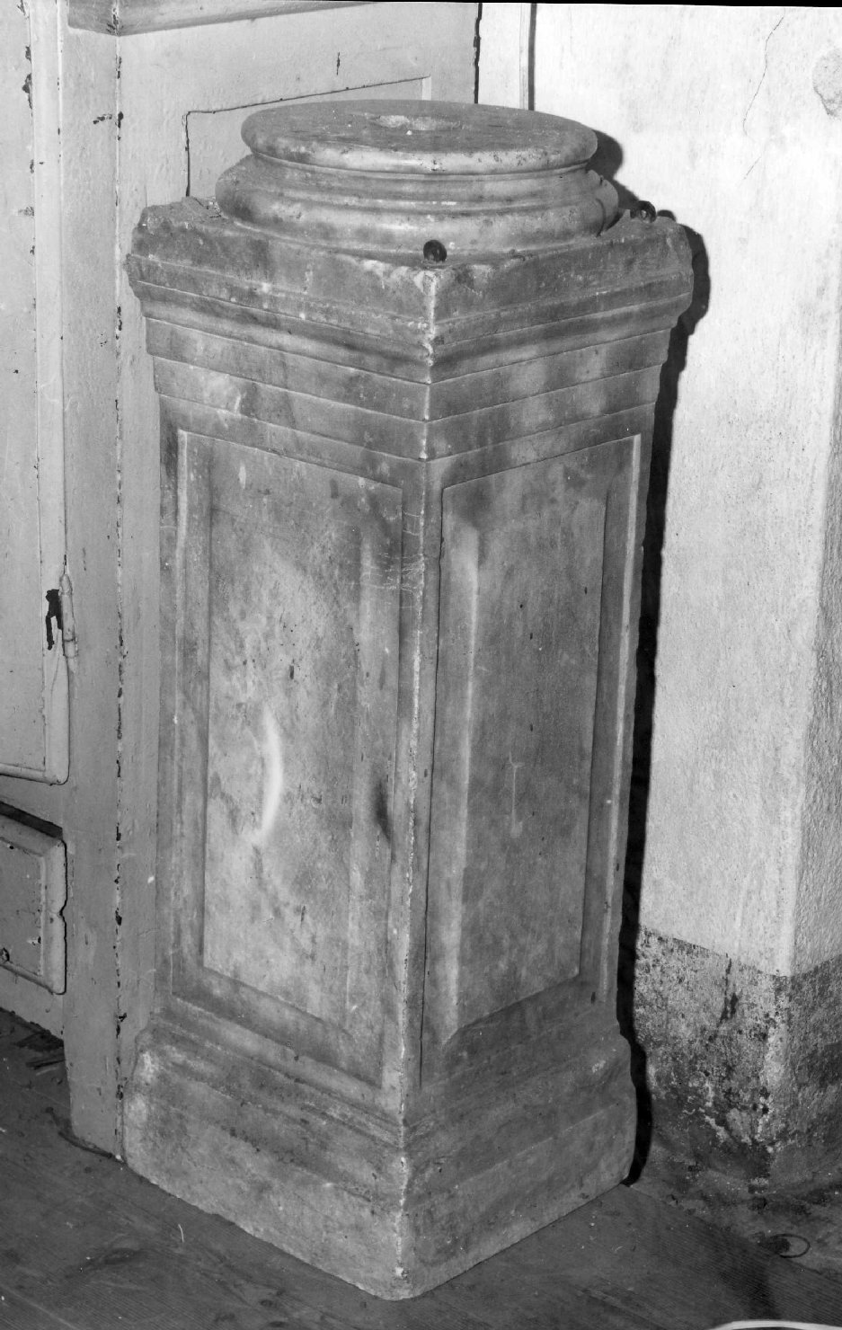 pilastro, opera isolata - ambito ligure (fine/inizio secc. XVII/ XVIII)