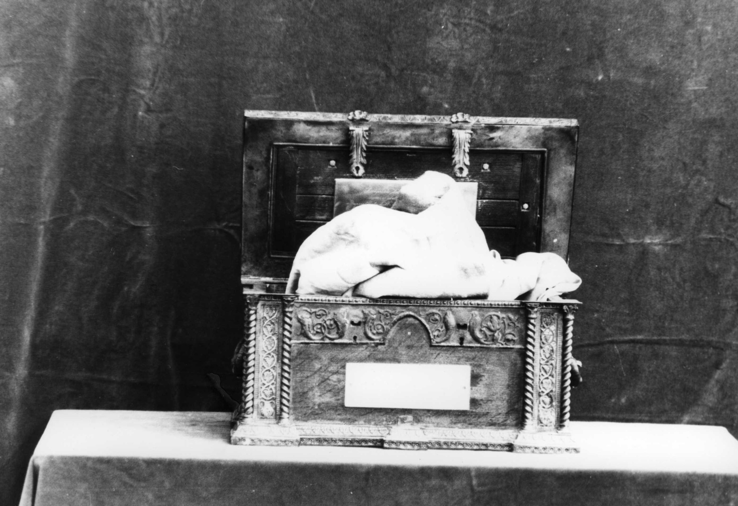 cofano, opera isolata di Ditta Jannesich (primo quarto sec. XX)