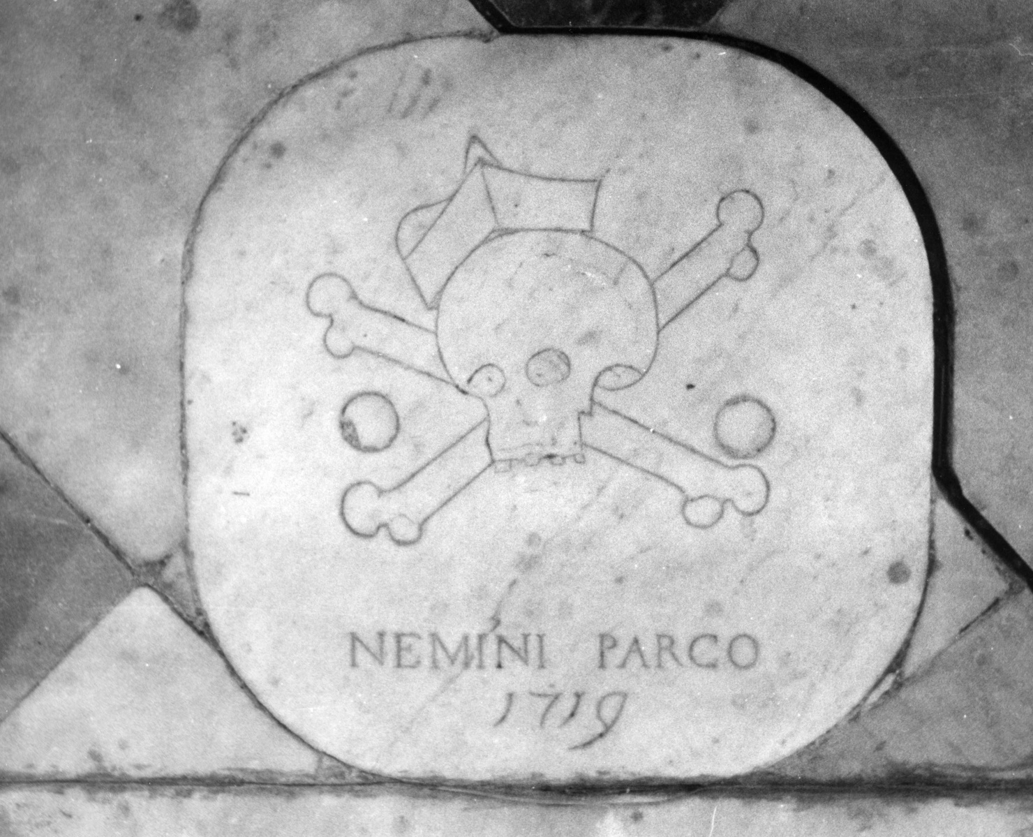 lapide tombale, opera isolata - bottega ligure (primo quarto sec. XVIII)