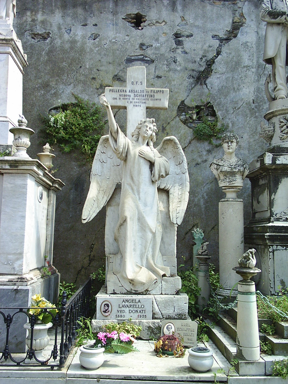 angelo della resurrezione (monumento funebre - a stele, opera isolata) di Canessa Achille (seconda metà sec. XIX)