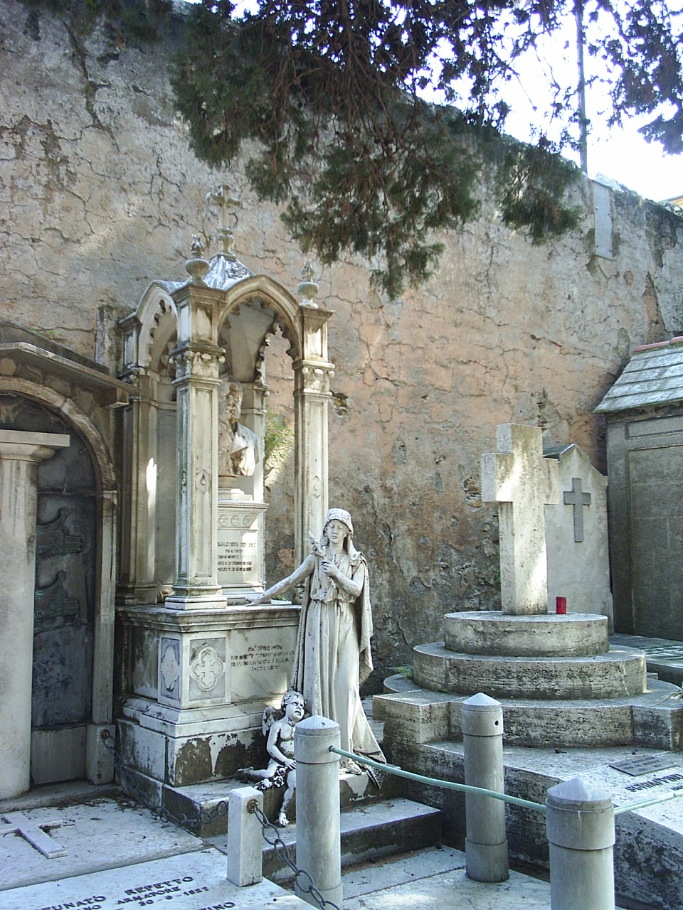 ritratto d'uomo/ figura allegorica femminile con olivo/ putto alato con fiori (monumento funebre - a edicola, opera isolata) di Duccini Oliviero (sec. XIX)