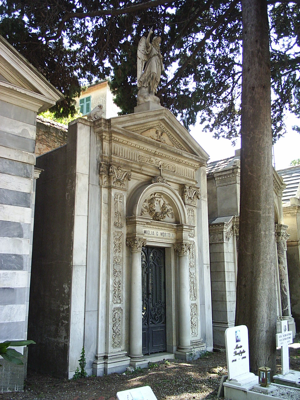angelo con la tromba del Giudizio (monumento funebre - a cappella, opera isolata) di Sanguineti (bottega) (sec. XX)