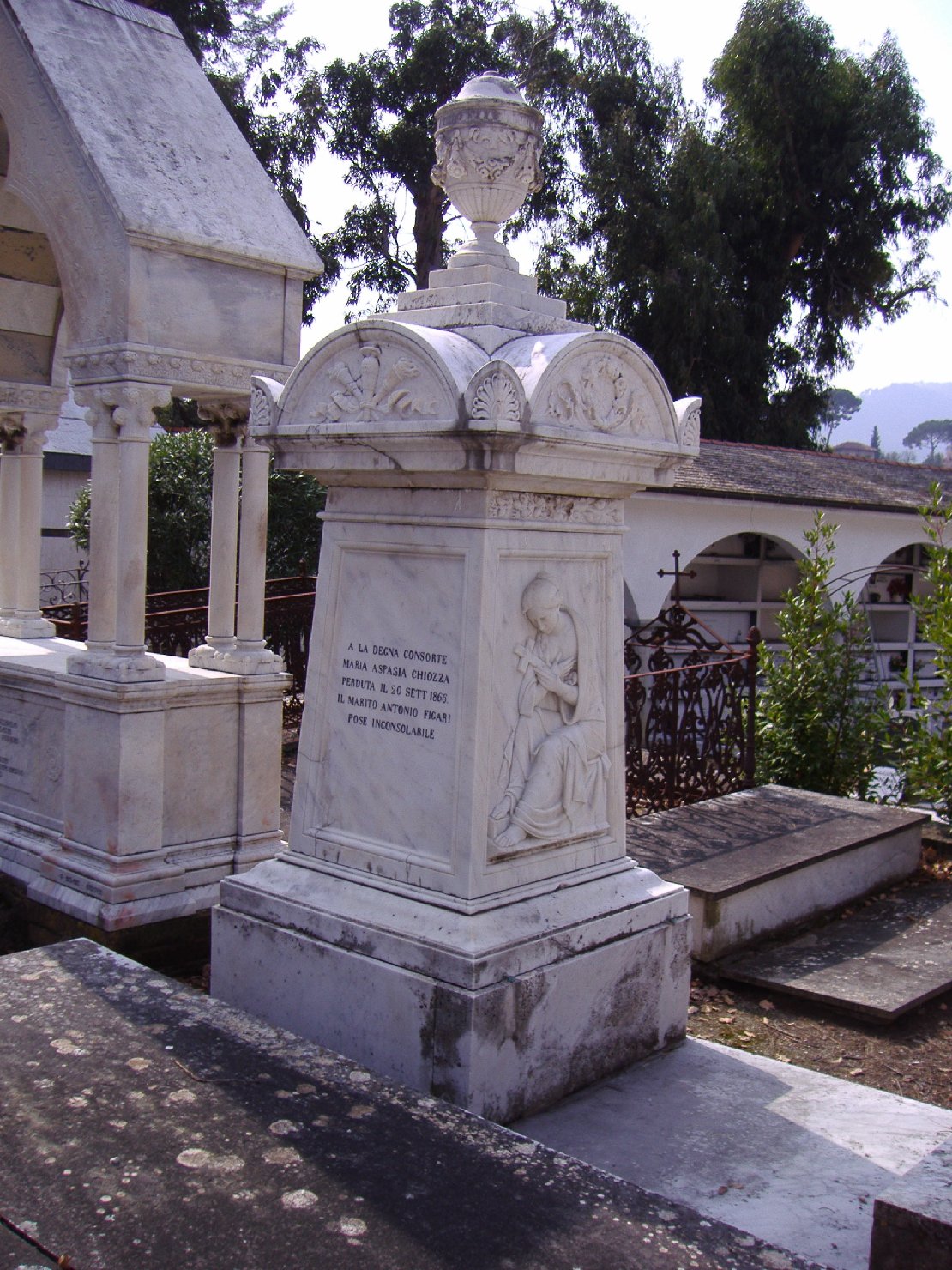 monumento funebre - a cippo, opera isolata di Lavarello Antonio (sec. XIX)