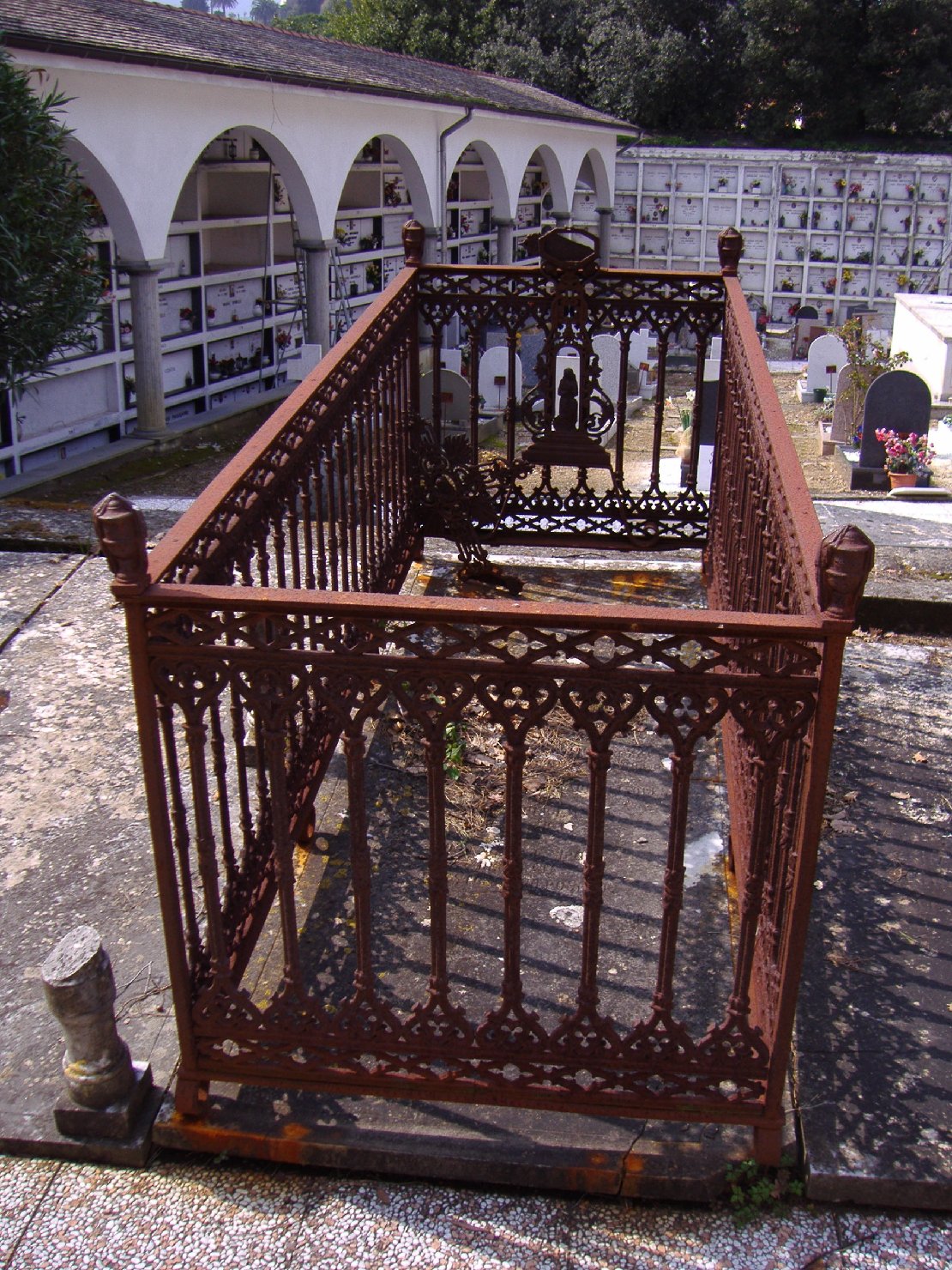 monumento funebre - a lastra, opera isolata - bottega ligure (secc. XIX/ XX)
