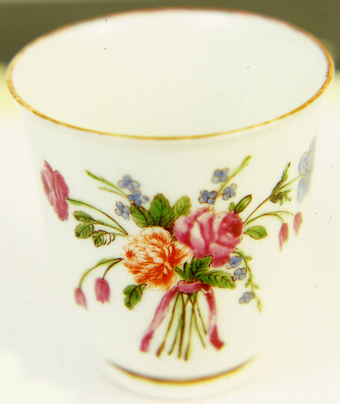 tazza, elemento d'insieme - manifattura Ginori (fine/inizio secc. XVIII/ XIX)