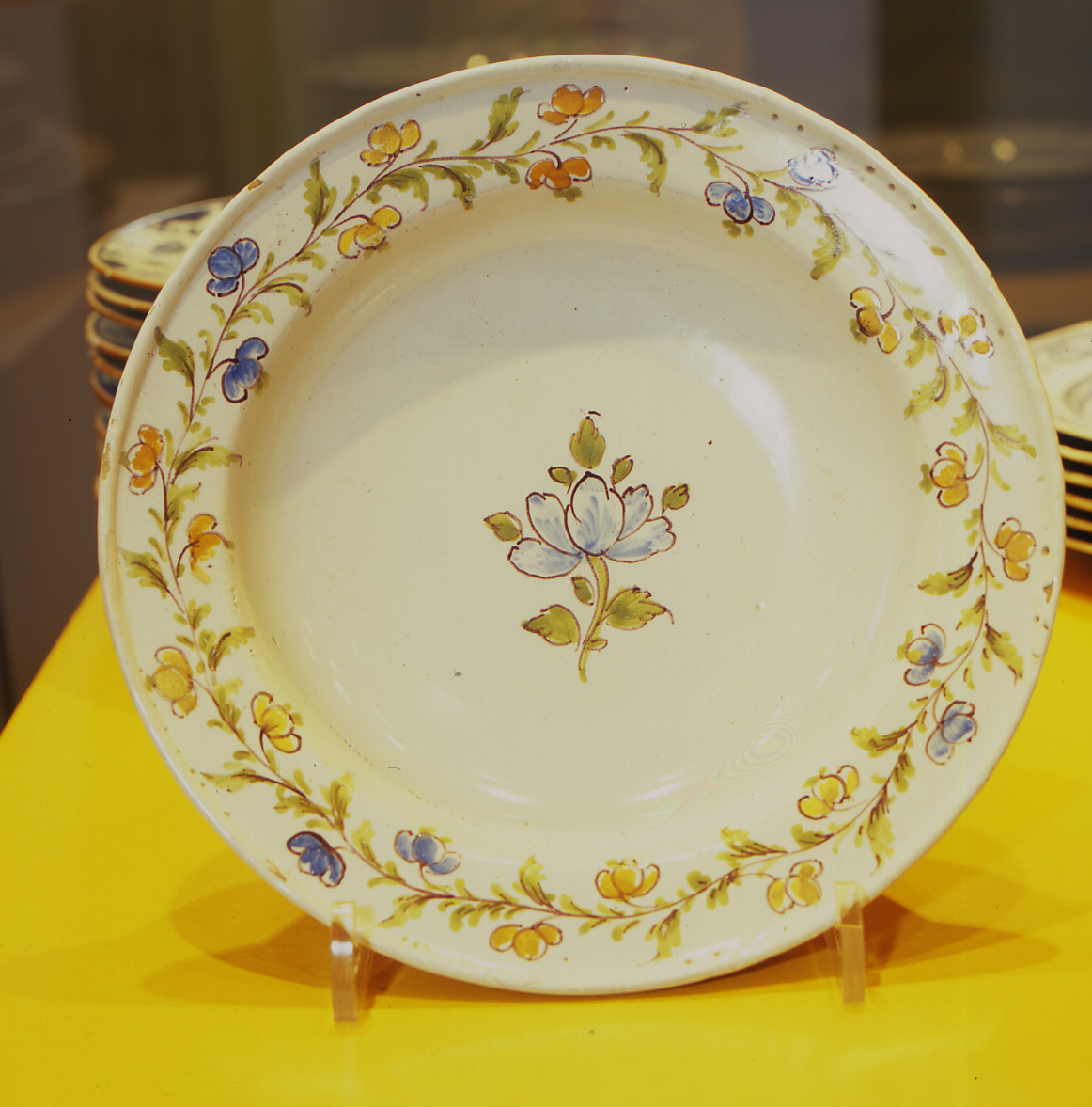 piatto fondo, opera isolata - manifattura di Sceaux (sec. XVIII)