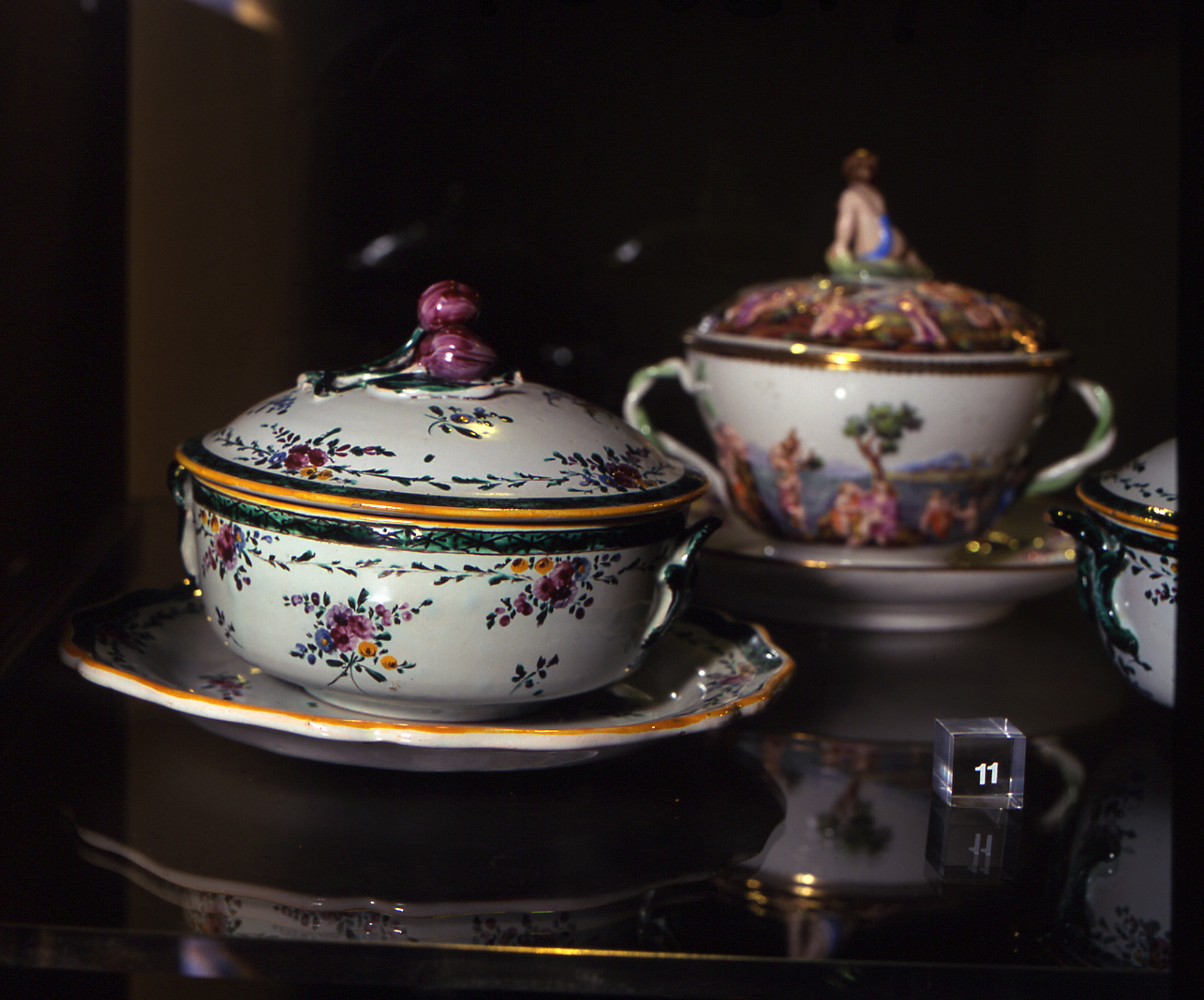 piatto piano, opera isolata - manifattura di Faenza (ultimo quarto sec. XVIII)