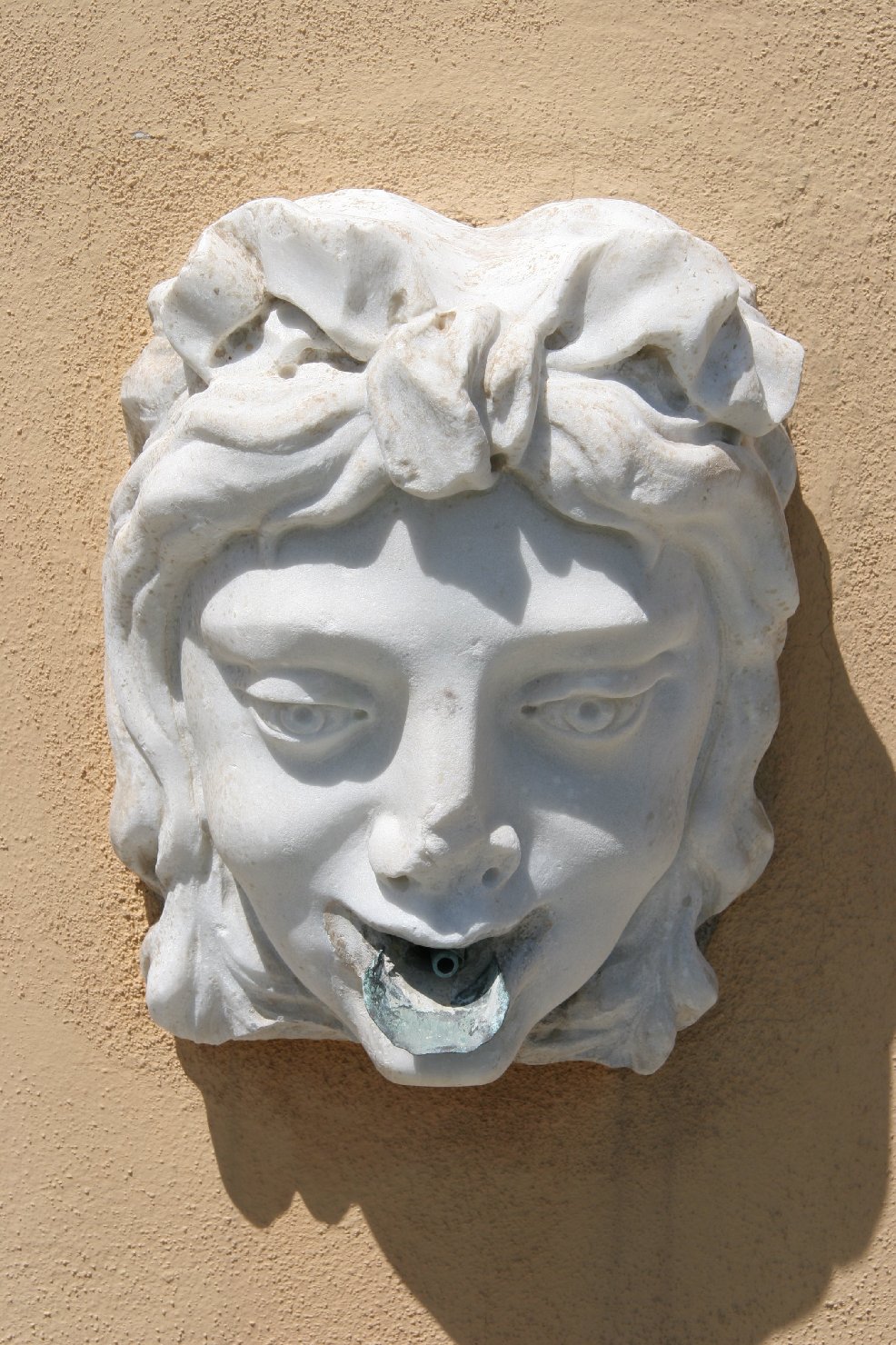 viso femminile (rilievo, opera isolata) - produzione genovese (sec. XVIII)