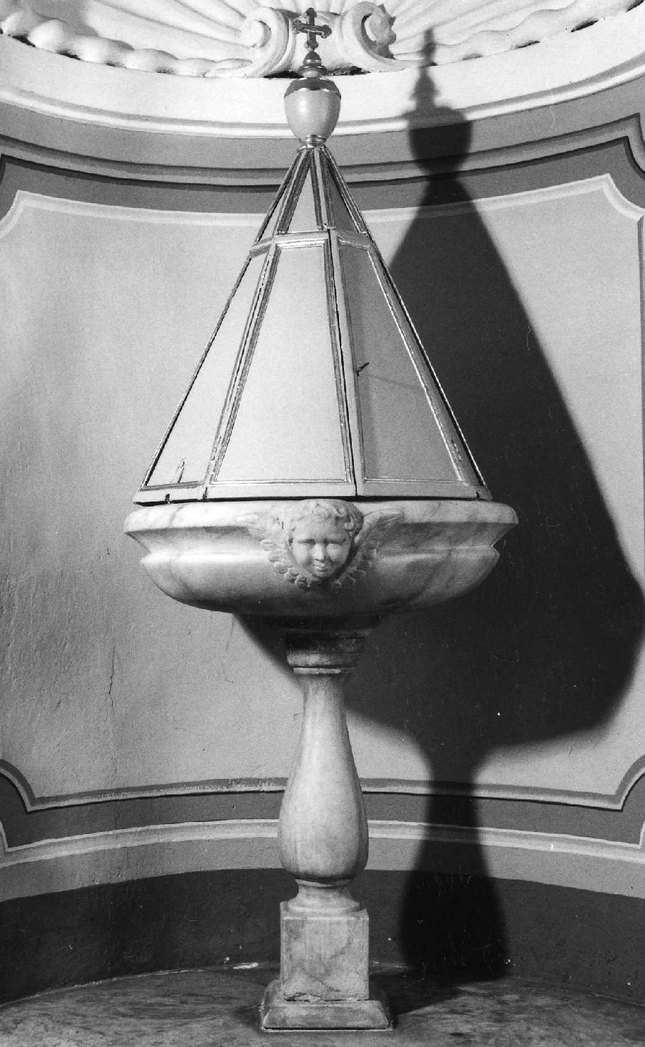 fonte battesimale - produzione ligure, ambito ligure (prima metà sec. XVII, sec. XVIII)