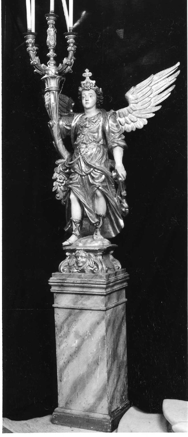 angelo reggicandelabro (candelabro - a statua, serie) - ambito ligure (prima metà sec. XVII)