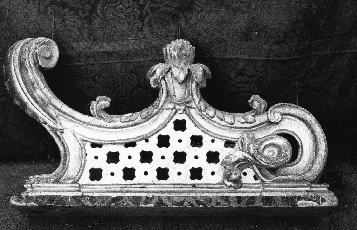 candelabro, elemento d'insieme - manifattura ligure (seconda metà sec. XVIII)