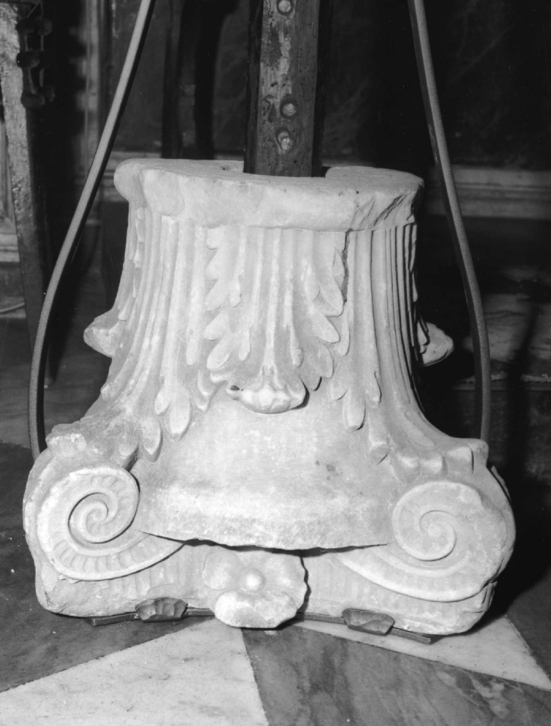 semicapitello composito, opera isolata - ambito ligure (fine/inizio secc. XV/ XVI)