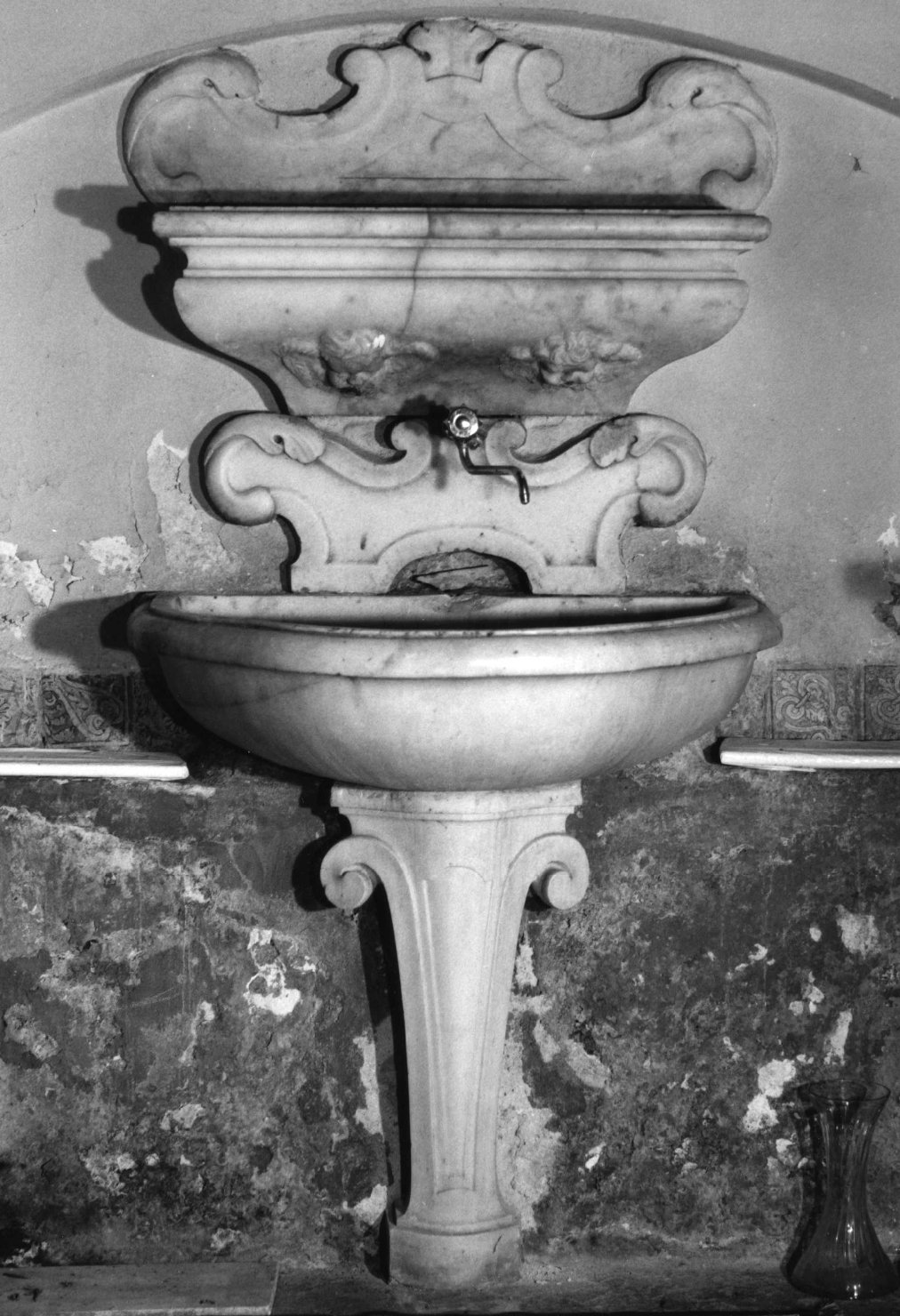 lavabo da sacrestia, opera isolata - ambito ligure (seconda metà sec. XVII)
