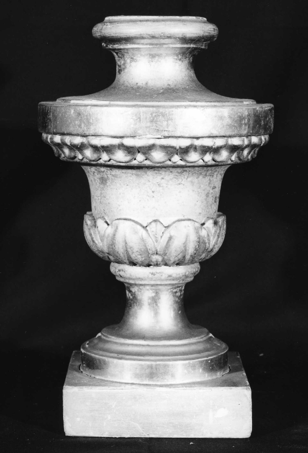 motivi decorativi vegetali stilizzati (vaso d'altare, serie) - ambito ligure (sec. XIX)