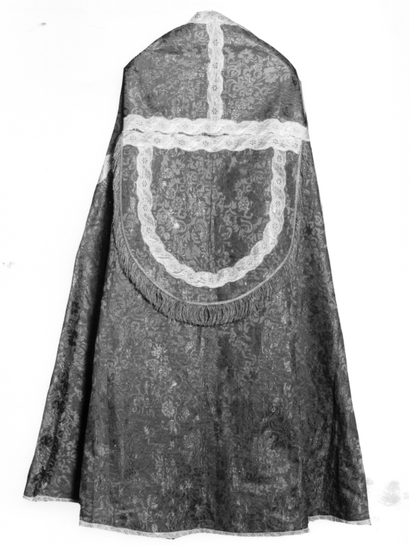 piviale - ambito napoletano (secc. XVII/ XVIII)