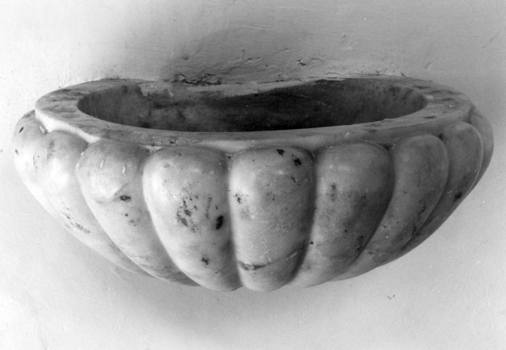 acquasantiera - ambito campano (prima metà sec. XX)