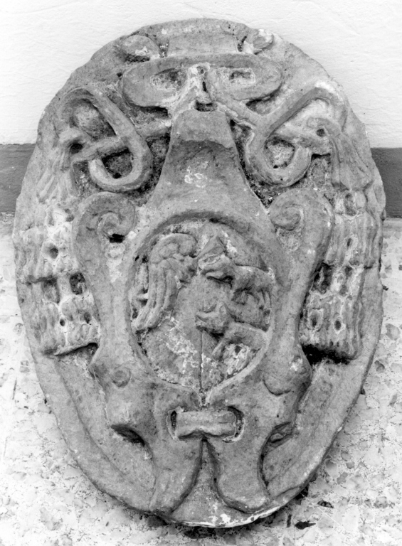 stemma vescovile (rilievo) - ambito laziale (seconda metà sec. XVI)